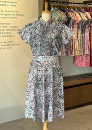 Ayu Set 17 (Minah Top + Ayu Lady Batik Midi Wavy Skirt)