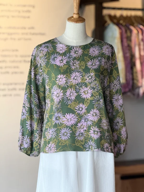 8029FF78-6225-4290-AEAF-2EB026D51069 Winda Blouse 13